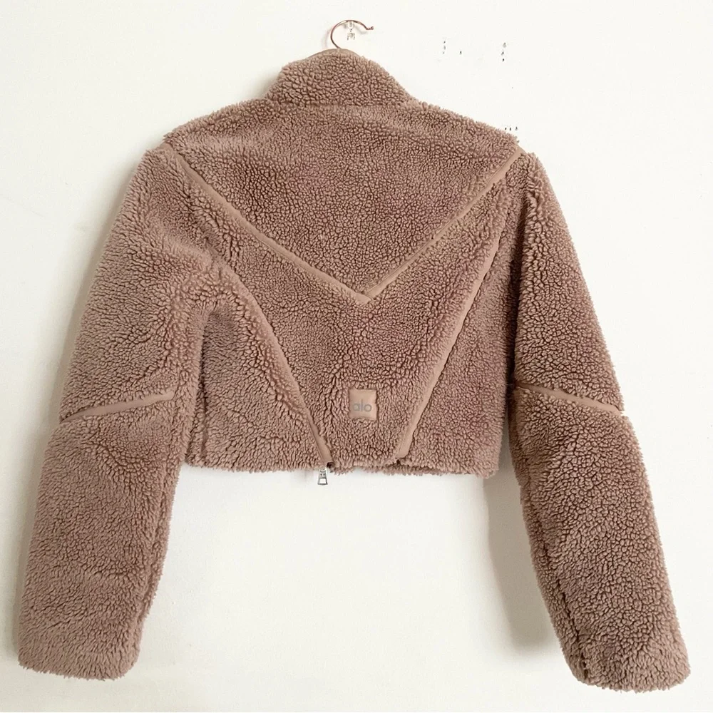 Alo Yoga Sherpa Cropped Slope Side Jacket Chai Latte XS
